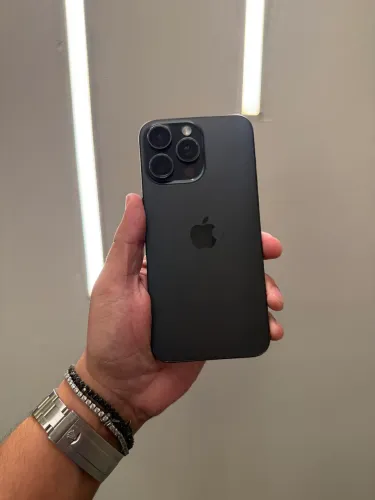 IPHONE 15 PRO MAX 256GB COM MARCAS DE USO, LOJA NO RIOMAR, ACEITAMOS O SEU USADO.