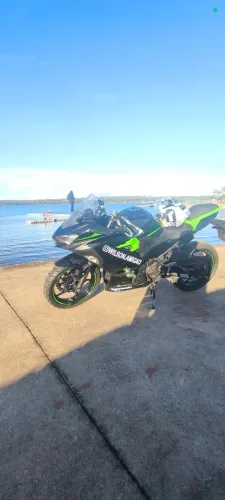 Vendo ninja 400. Moto super conservada