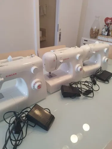 Máquina de costura doméstica Singer