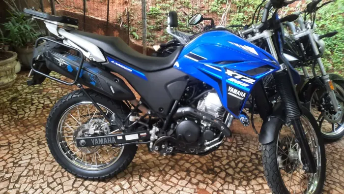 Yamaha XTZ 250 Lander flex 2024 excelente estado com alguns acessórios.