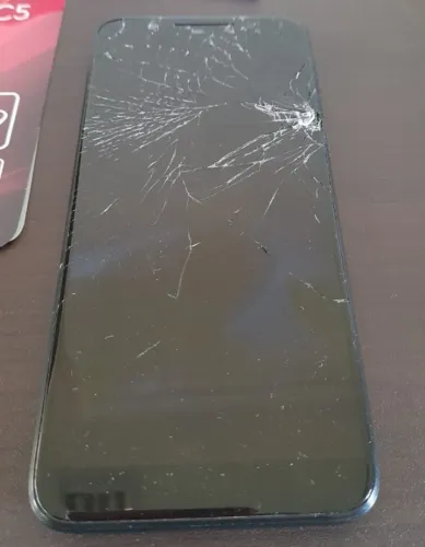 Smartphone TCL C5 32GB Preto Alcatel Usado e Display Quebrado.