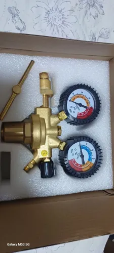 Vendo regulador de alta pressão para gás nitrogênio para uso em refrigeração.