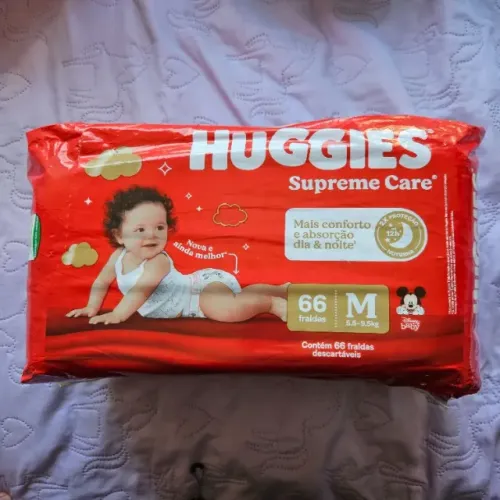 Fralda Huggies - Supreme Care - Tamanho M - 5,5 a 9,5 kg - 66 unidades