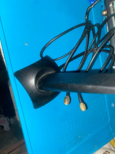 antena Wi-Fi externa com base magnética e 2 conectores SMA/RP-SMA.