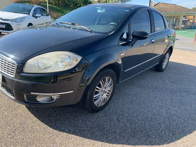 Fiat Linea Essence 1.8 Flex 16V 4P 2012