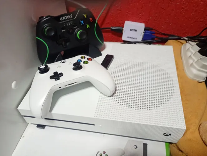 XBOX ONE S VENDO PRA SAIR RÁPIDO OU TROCO POR PC