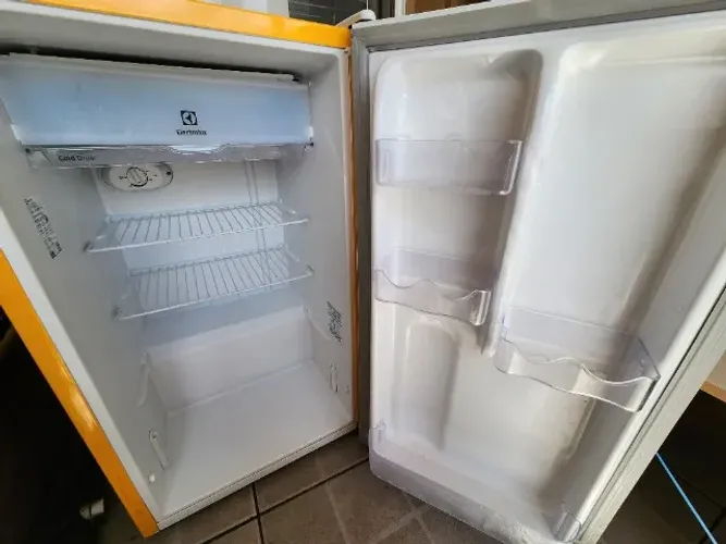 Frigobar Electrolux RE120 122L Branco Ótimo Estado Econômico Silencioso