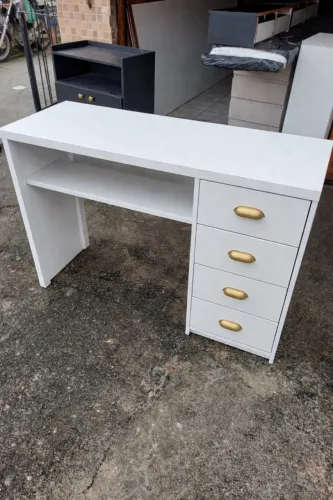 MESA DE MANICURE