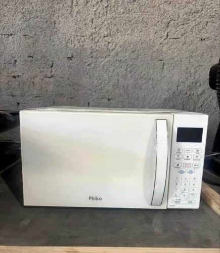 Microondas Philco 26L 1100W Trava de Segurança e Display Digit