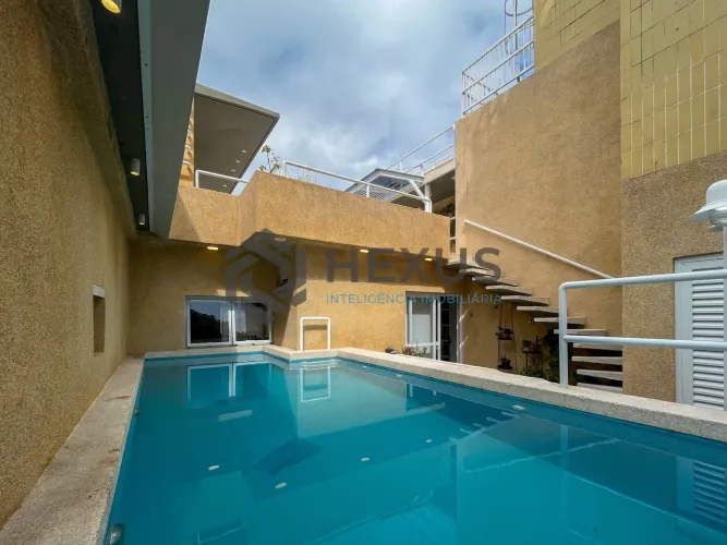Cobertura reformada com varanda gourmet vista mar e piscina na Praia das Pitangueiras, Gua