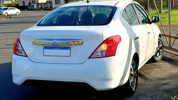 Nissan Versa Unique 1.6 16V Flex 4P Mec. 2016