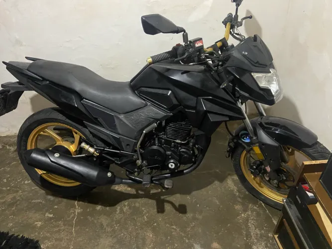 Moto em ótima condição completa, com o preço acessível!