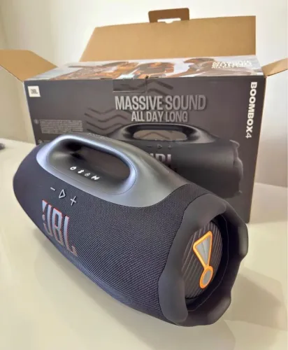 Boombox 4 JBL