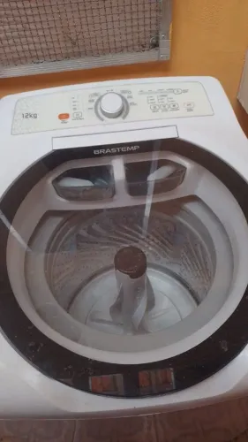 Máquina de lavar roupa com defeito,(para reaproveitamento de peças).