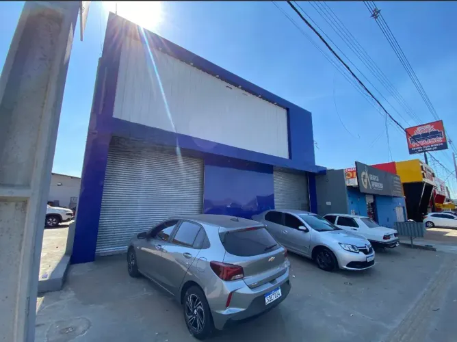 Galpão para aluguel tem 340 m², no anel viário av. V-8, em Papillon Park - Aparecida de Go