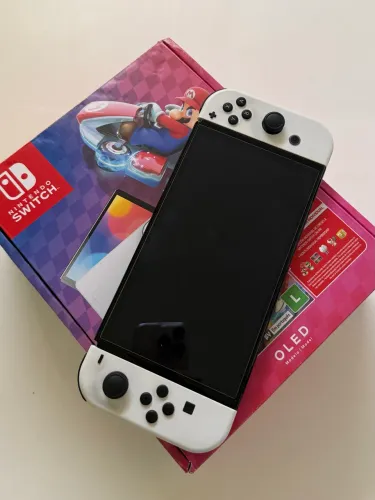 Vendo Nintendo Switch OLED + case