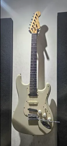 Guitarra Custon Vtc modelo Fender acessórios top de linha