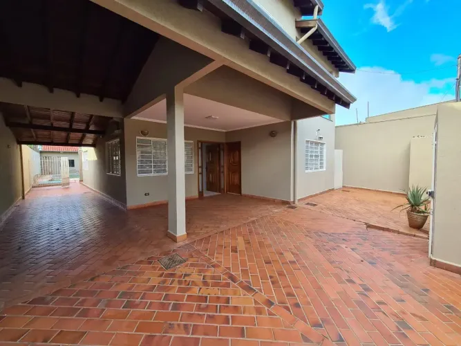 Sobrado com 4 suítes e 2 quartos