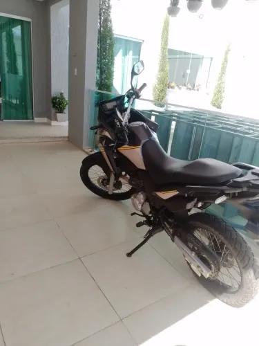 Vendo uma Honda XRE 300 com ABS (único)dono