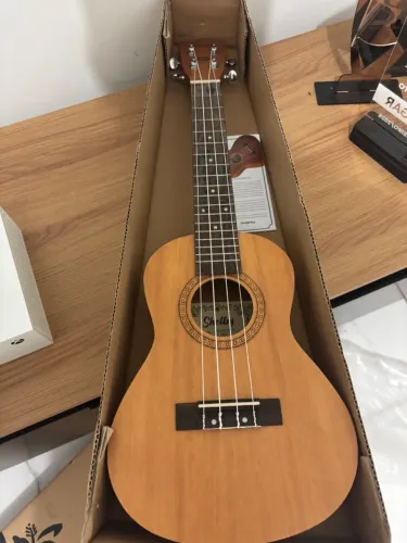 Ukulele Shelby Concerto SU-23M 23? Natural - Seminovo