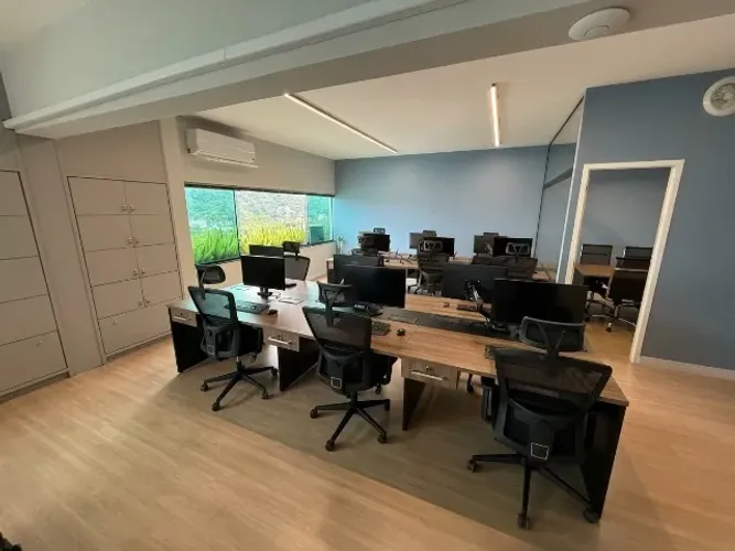 Vendo estrutura completa de escritório montado com possibilidade de locação da sala