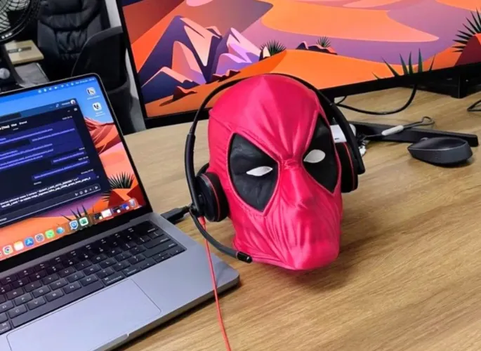 Suporte headset deadpool realista