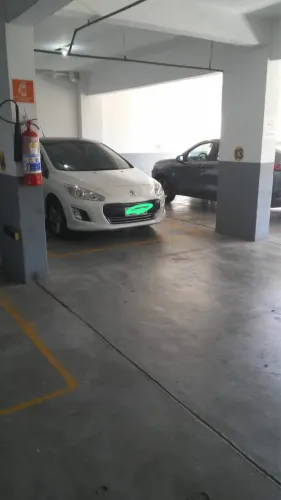 Alugo vaga de garagem perto do centro.
