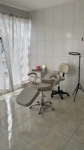 Poltrona Reclinável + Mocho Pérola | Conjunto Usado Excelente