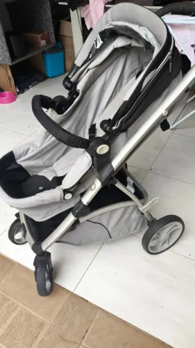 Vendo carrinho de bebê, pode ser acoplado bebe conforto