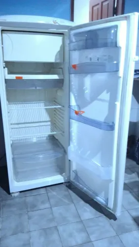 Geladeira Consul 320L degelo automático seminova completa Gelando muito bem R$900, urg
