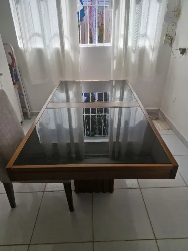 Mesa de vidro com 6 cadeiras