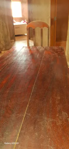Mesa de madeira com 6 cadeiras