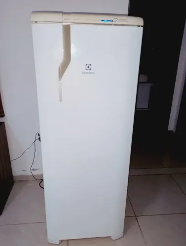 Vendo geladeira Eletrolux