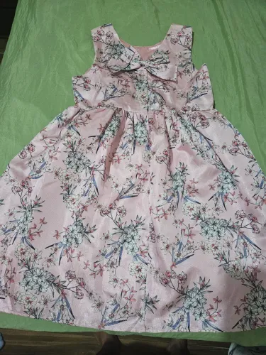 Vestido festa - Rosa bebê, brilho e estampa delicada.