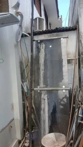 VENDE-SE PARTE DE VIDRO DE VARANDA BARATO! preciso retira ate amanhã