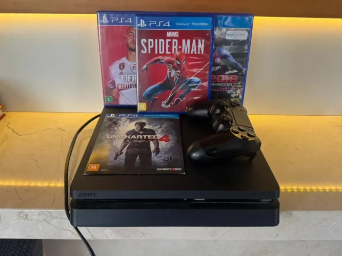 PlayStation 4 Slim
