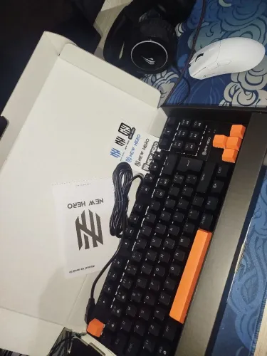 Teclado mecânico 65%