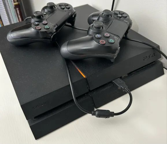PS4 SLIN COM CONTROLES E JOGOS