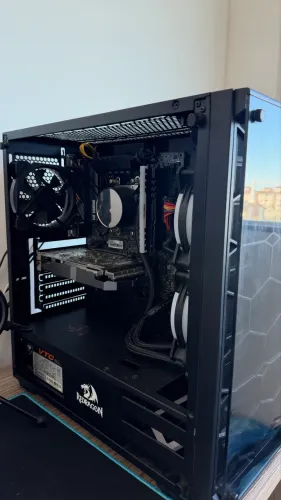 PC Gamer Ryzen 5 5600 + Monitor Curvo 27? 165Hz + Kit Completo