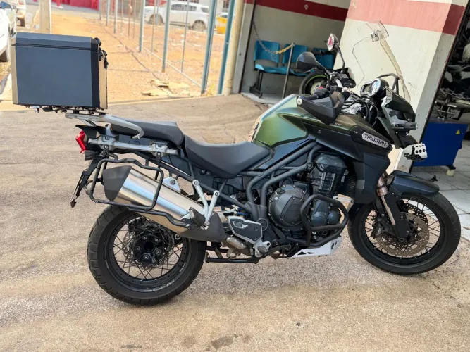 Tiger 1200 XC muito conservada, troco em carro