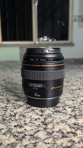 Vende-se lente Canon 85mm ultrasonic bem conservada