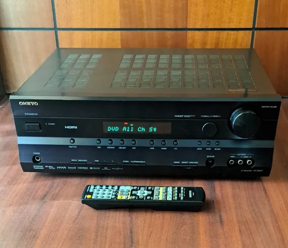 Receiver Onkyo 5.1 Digital ( HT-R557 ) - Excelente
