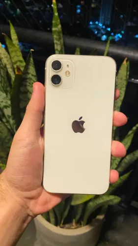 iPhone 11 Branco - 64 GB