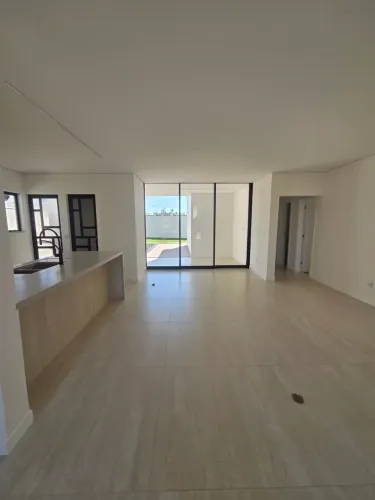 Vendo Casa de Condomínio no Residencial Alphaville em Rio das Ostras