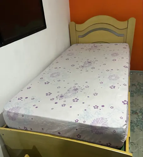 Cama bicama de madeira com colchão 
