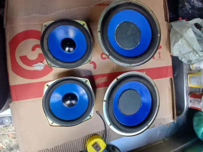 4 alto falantes Toshiba 2 subwoofer 2 woofer funcionando