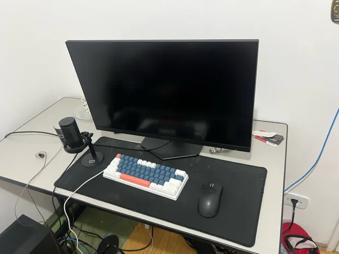 Computador Gamer com monitor 180hz teclado mecânico , mouse sem fio e microfone de mesa