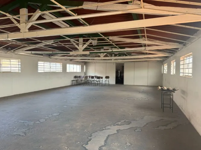 Prédio com salas e casa, no Bairro Colégio Batista