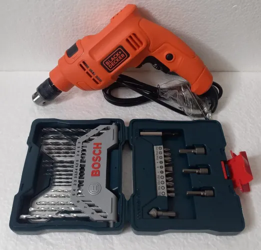 Furadeira Black e Decker+Kit Bosch