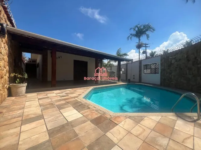 Casa à Venda Mobiliada de Esquina com Piscina + Área Gourmet,3 Dorm.Jdn Real -PG